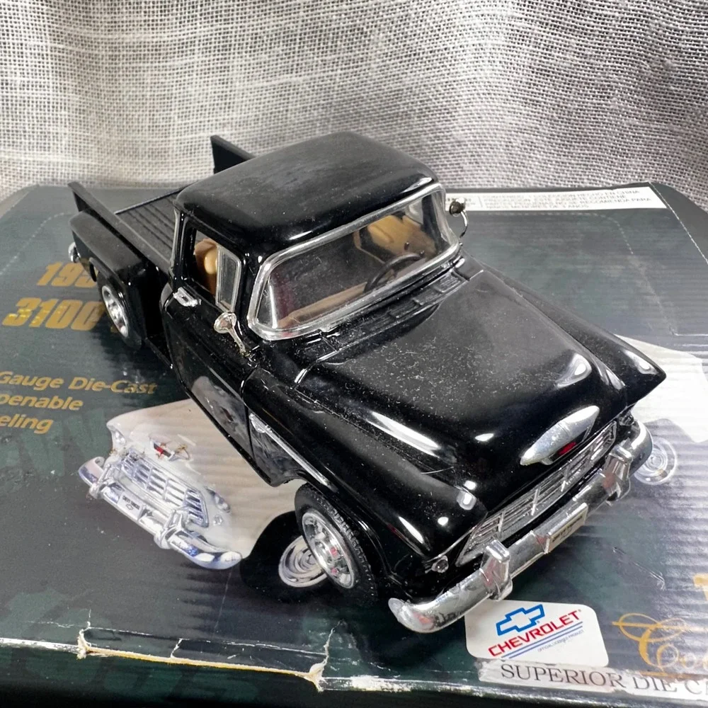 Superior 1955 Chevy 3100 Stepside 1:24 Diecast Truck Lot of 3 w/ Display READ